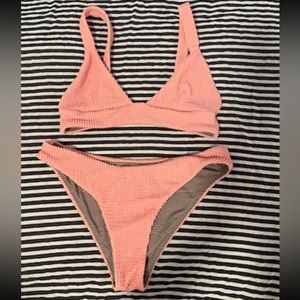 Small set in marmalade scrunch